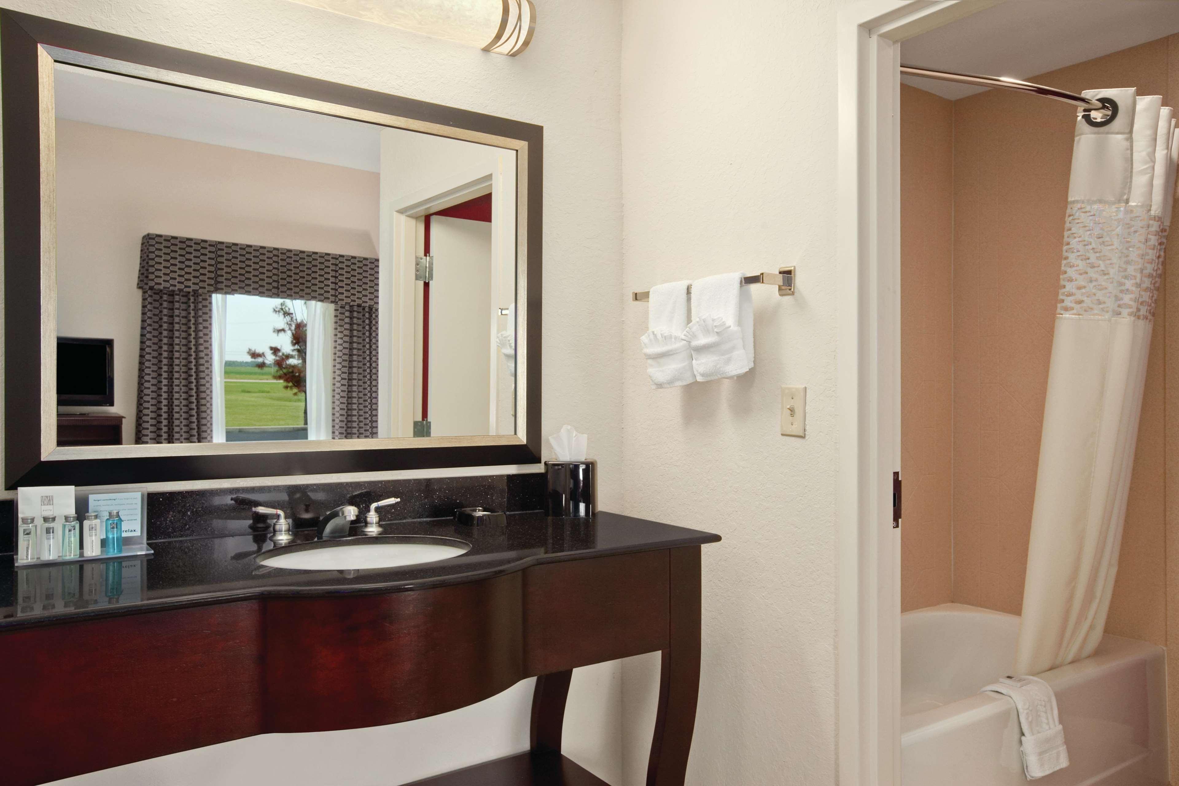 Hampton & Hotel Millington