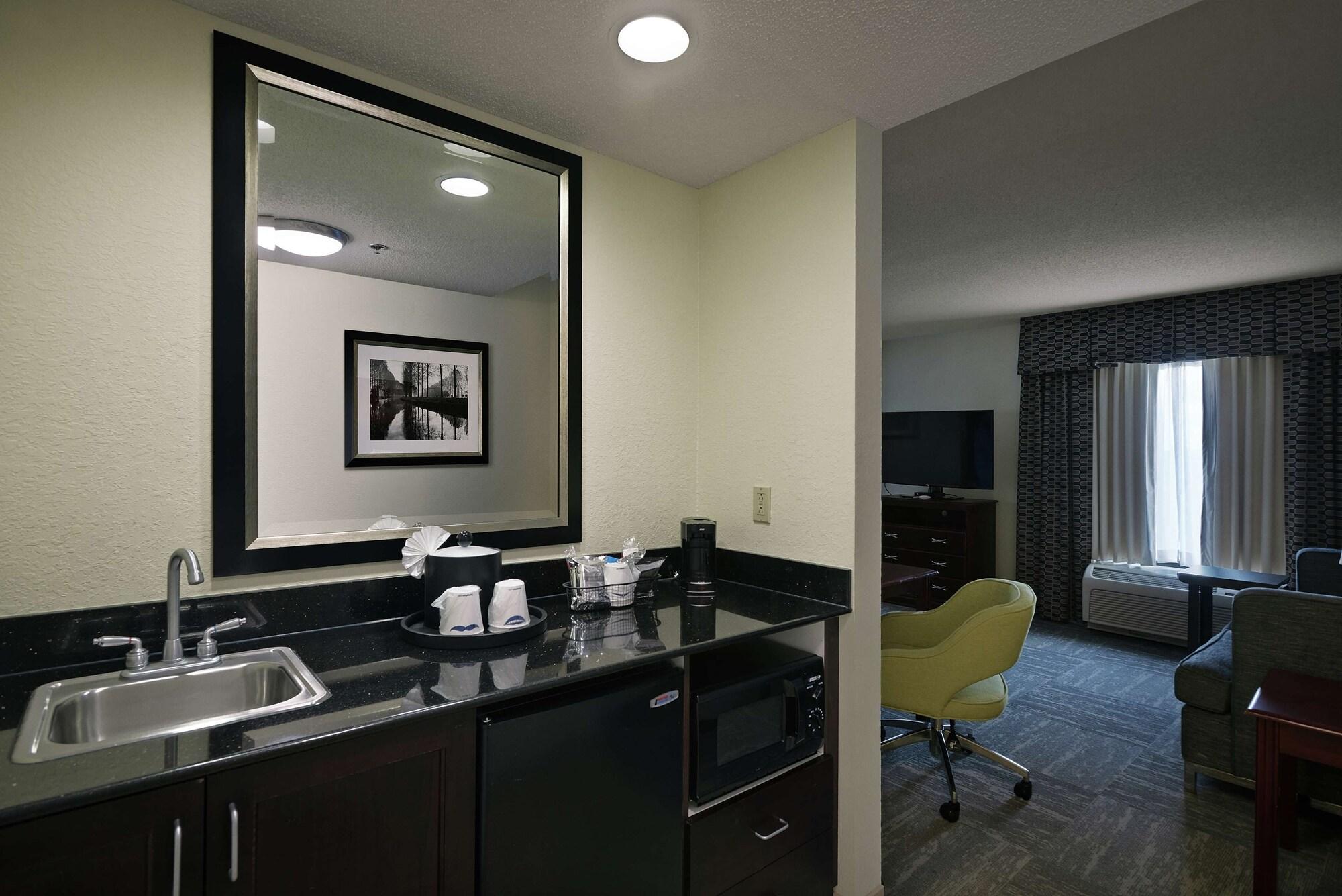 Hampton & Hotel 3*