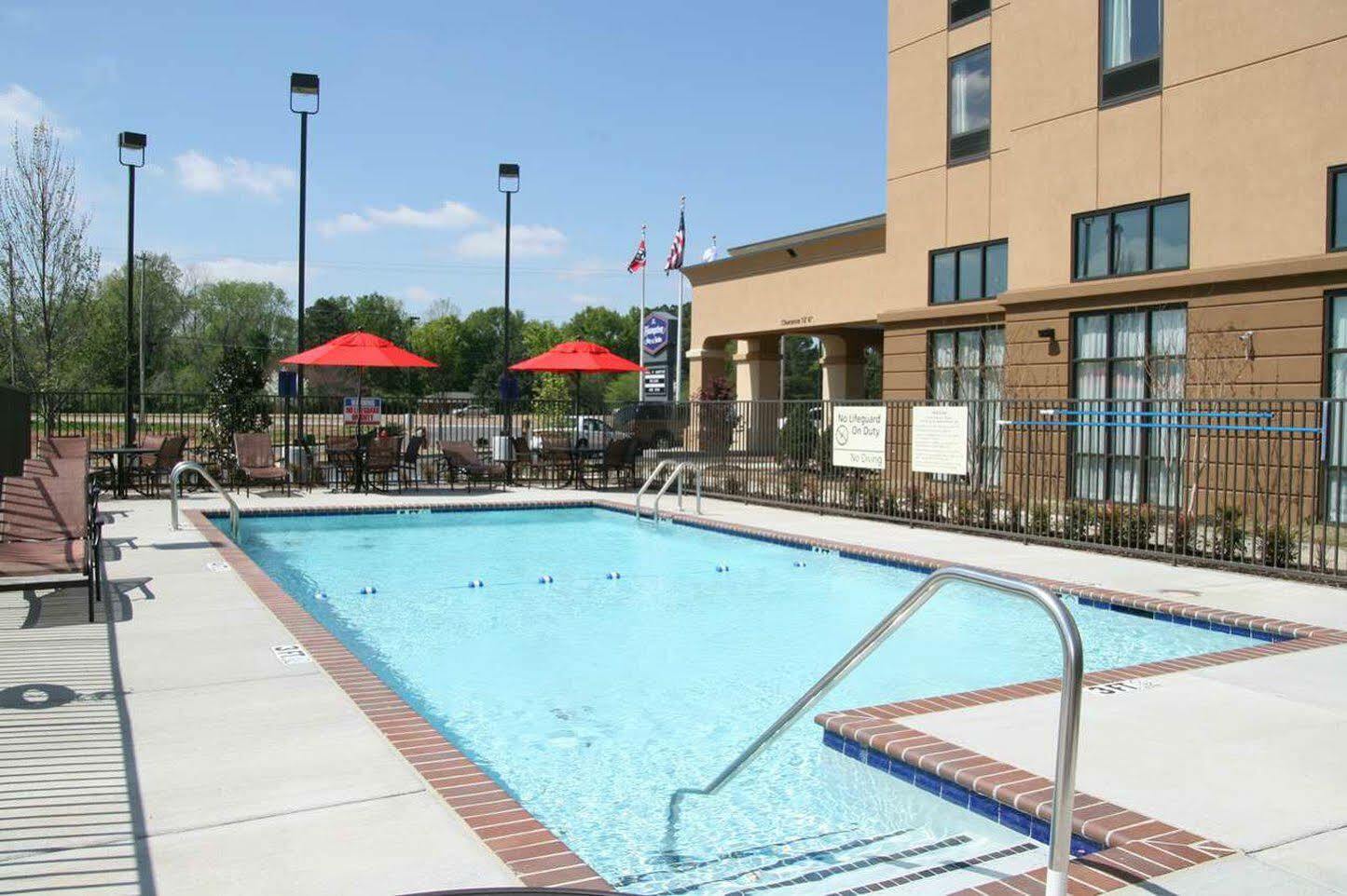 Hampton & Hotel 3*